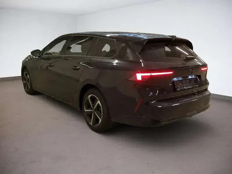 Gebraucht Opel Astra 131 PS (96 kW) 2024 Schwarz Kleinwagen