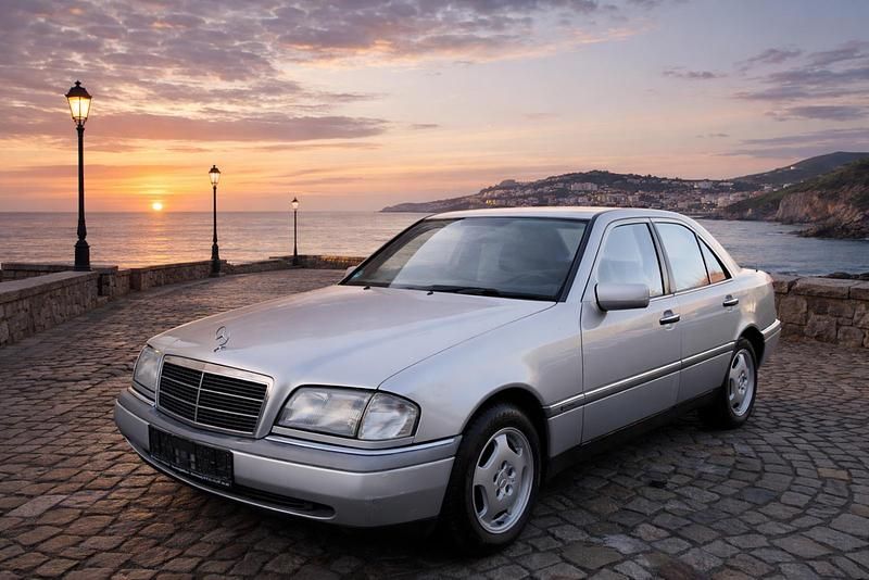Gebraucht Mercedes C180 Elegance 122 PS (89 kW) 1997 Silber Limousine