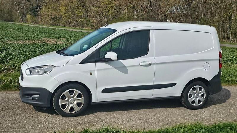 Gebraucht Ford Courier 102 PS (75 kW) 2017 Weiß Van / Kleinbus