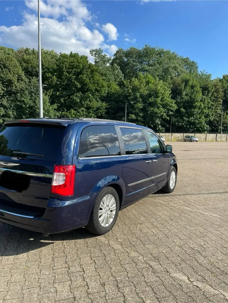Gebraucht Chrysler Grand Voyager Limited 287 PS (211 kW) 2012 Blau Van / Kleinbus
