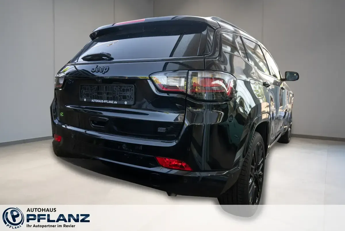 Gebraucht Jeep Compass 131 PS (96 kW) 2024 Schwarz SUV