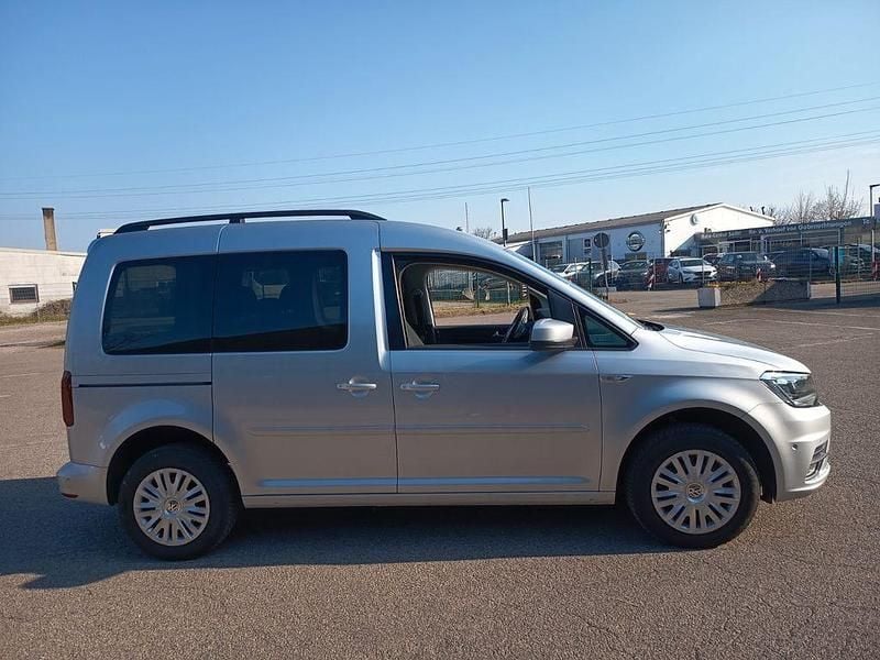 Gebraucht VW Caddy Comfortline 102 PS (75 kW) 2017 Silber Van / Kleinbus