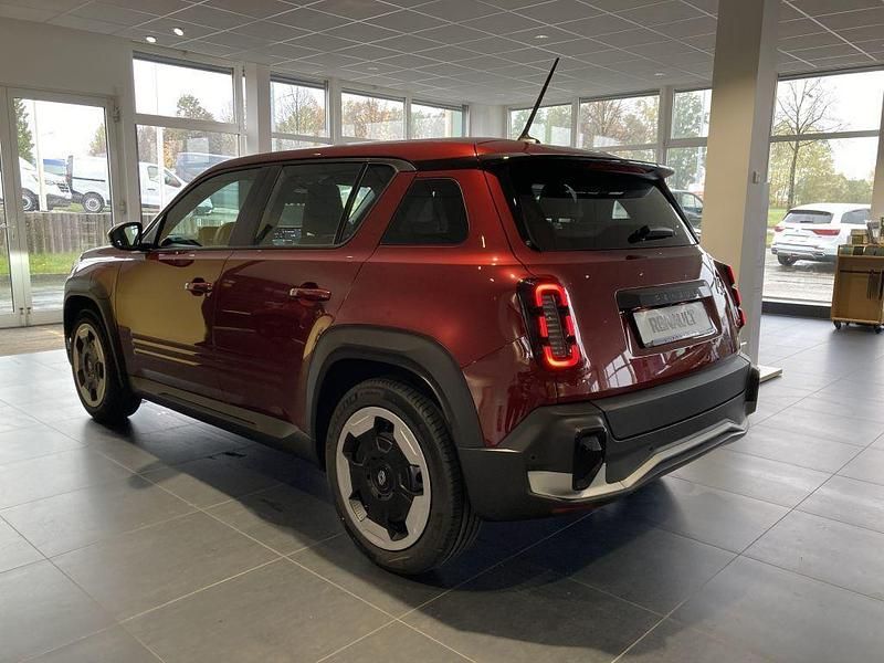 Second-hand Renault 4 E-Tech Evolution 89 kW (122 CP) 2025 Roșu SUV