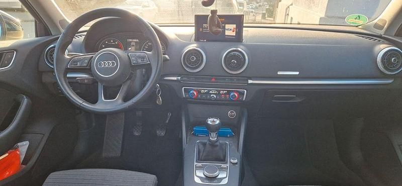 Gebraucht Audi A3 Sport 116 PS (85 kW) 2019 Blau Limousine