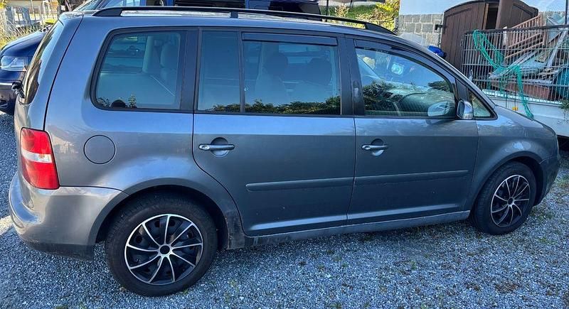 Gebraucht VW Touran Basis 105 PS (77 kW) 2003 Grau Van / Kleinbus