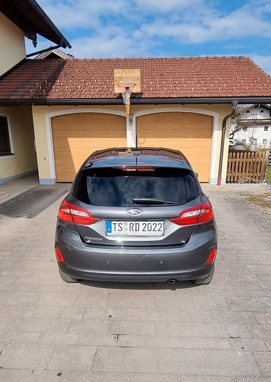Gebraucht Ford Fiesta Cool & Connect 86 PS (63 kW) 2018 Grau Kleinwagen