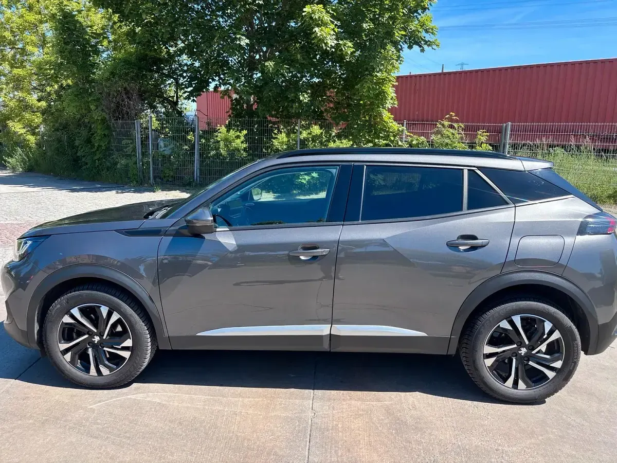 Gebraucht Peugeot 2008 Allure 131 PS (96 kW) 2022 Grau SUV