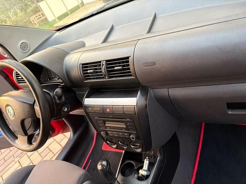 Second-hand VW Fox Style 60 CP (44 kW) 2011 Roșu Hatchback