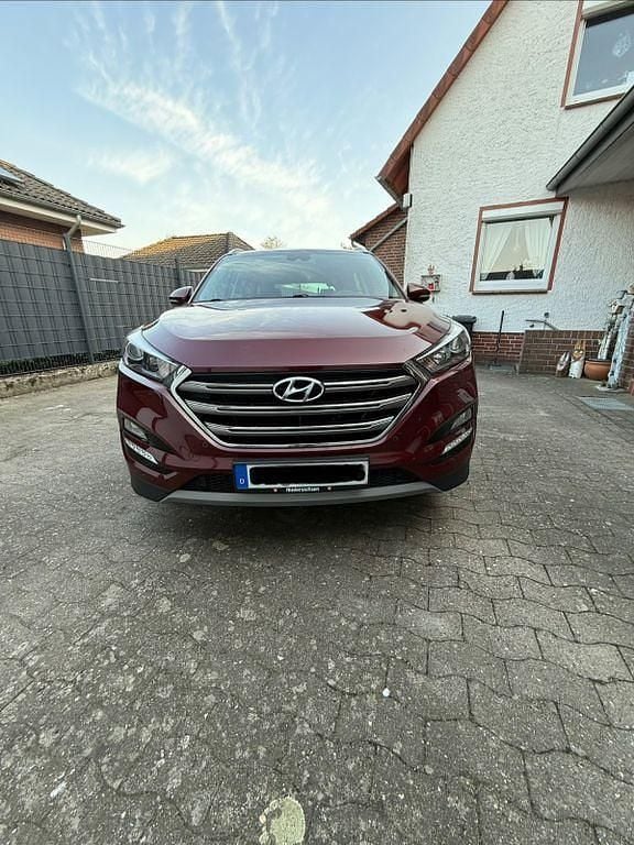 Gebraucht Hyundai Tucson Pure 132 PS (97 kW) 2016 Rot SUV