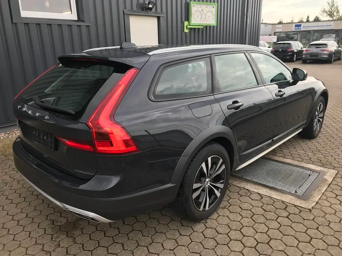 Gebraucht Volvo V90 CC Pro 190 PS (139 kW) 2019 Savile grey Kombi