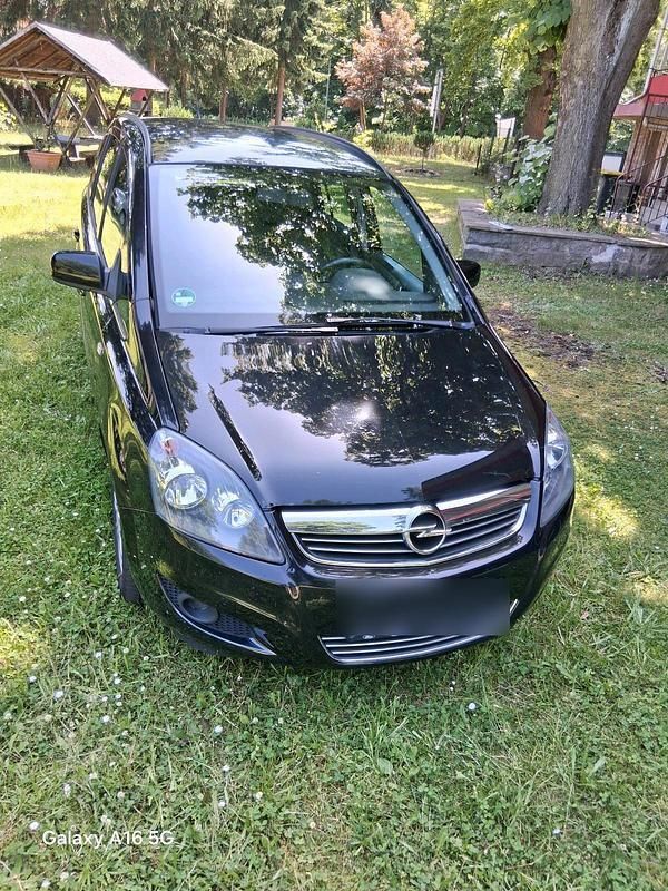 Schwarz Gebraucht 2011 Opel Zafira Van / Kleinbus | 3.599 € (Etwas zu teuer) - Bild 1/4