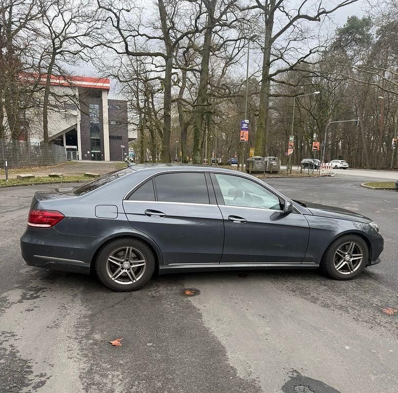 Gebraucht Mercedes E250 Avantgarde 204 PS (150 kW) 2013 Grau Limousine