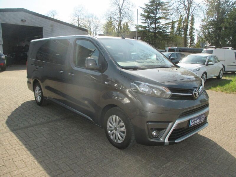 Grau Gebraucht 2022 Toyota Proace Van | 33.500 € (Etwas zu teuer) - Bild 1/4