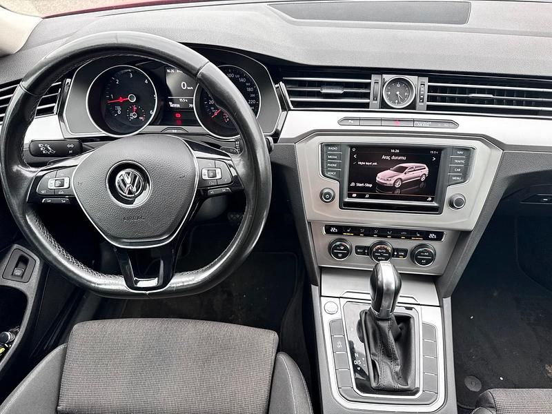 Rot Gebraucht 2016 VW Passat Kombi | 10.490 € (Guter Preis) - Bild 1/4
