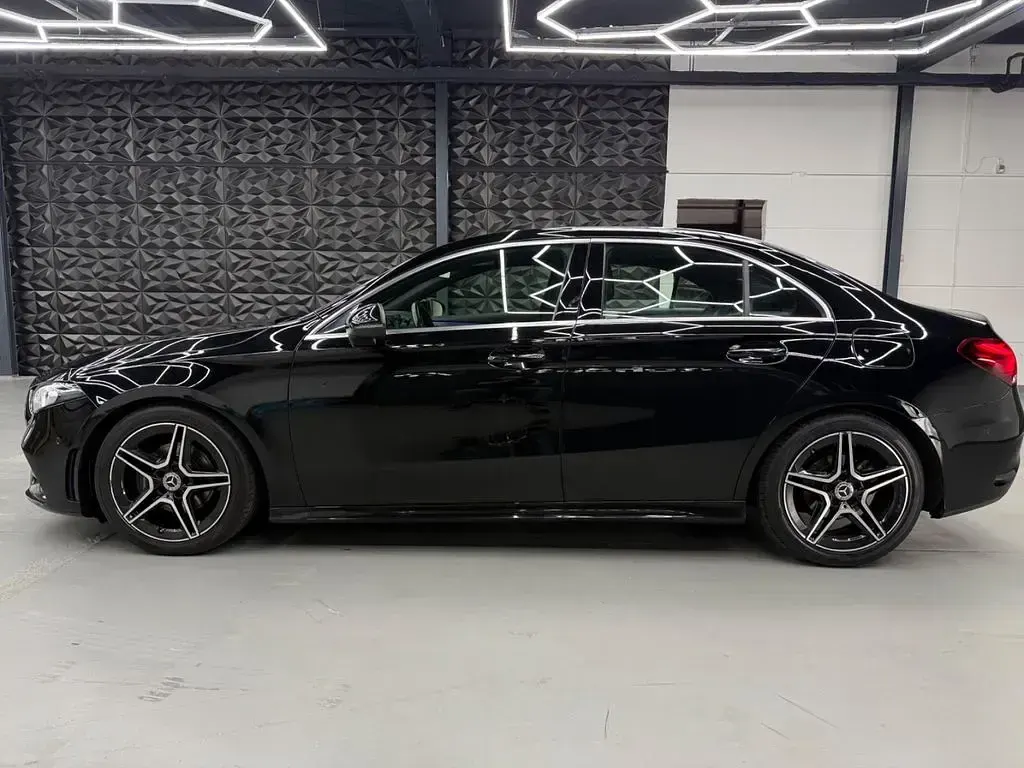 Gebraucht Mercedes A180 AMG 116 PS (85 kW) 2019 Schwarz Limousine