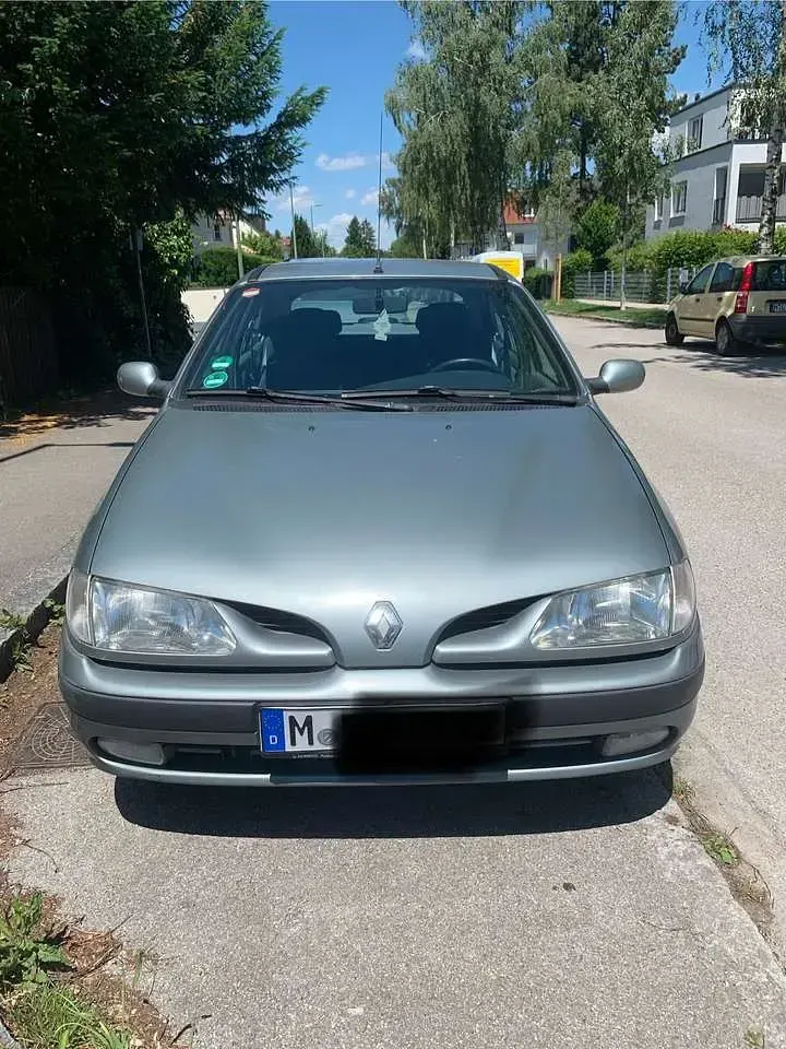 Gebraucht Renault Mégane 75 PS (55 kW) 1998 Limousine