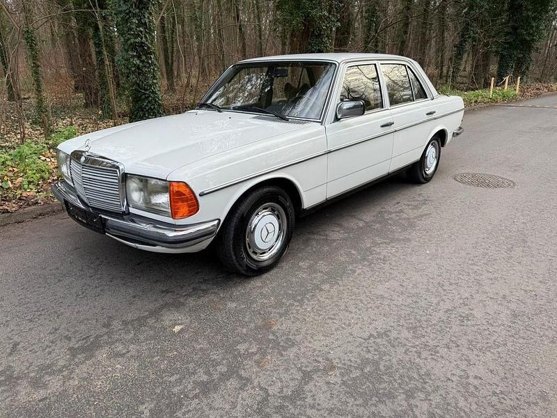 Gebraucht Mercedes 280 156 PS (114 kW) 1979 Weiß Limousine