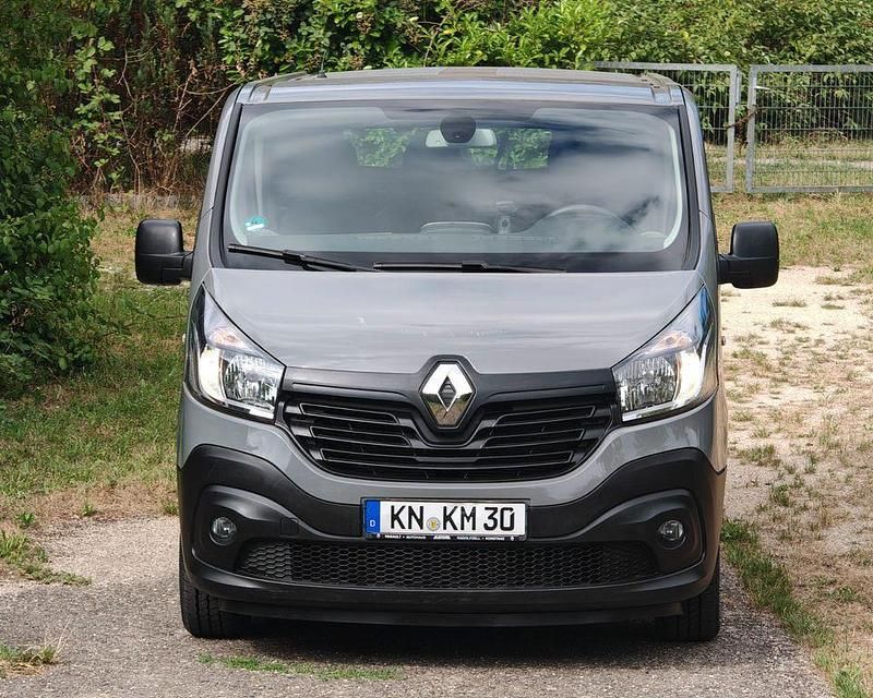 Grau Gebraucht 2016 Renault Trafic Van | 15.600 € (Superpreis) - Bild 1/4