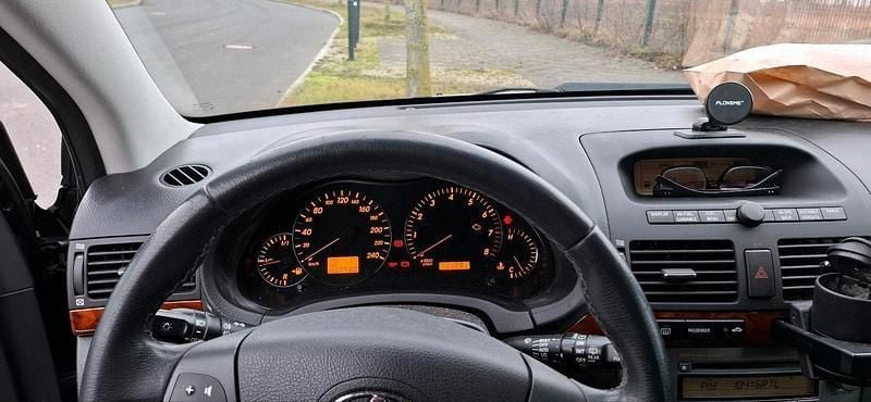 Schwarz Gebraucht 2004 Toyota Avensis Kombi | 1.750 € (Guter Preis) - Bild 1/4