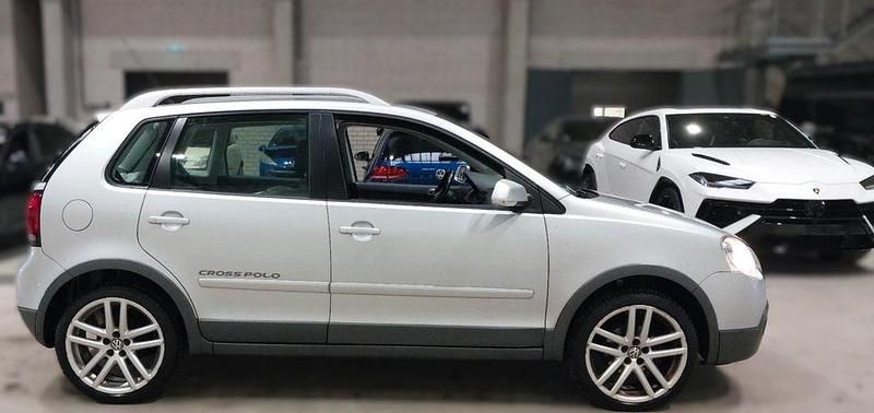 Silber Gebraucht 2009 VW Polo Cross Kleinwagen | 6.890 € (Teuer) - Bild 1/4