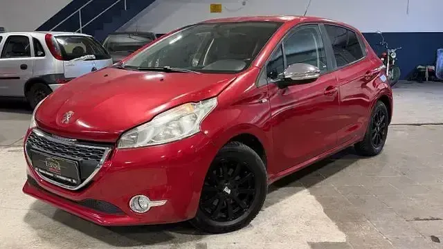 Gebraucht Peugeot 208 82 PS (60 kW) 2014 Rot Kleinwagen