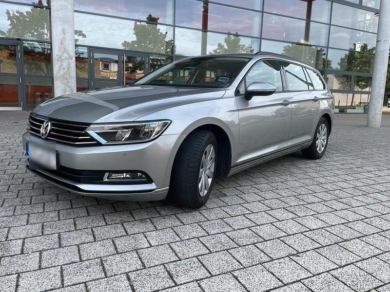 Grau Gebraucht 2015 VW Passat Kombi | 10.750 € (Superpreis) - Bild 1/4