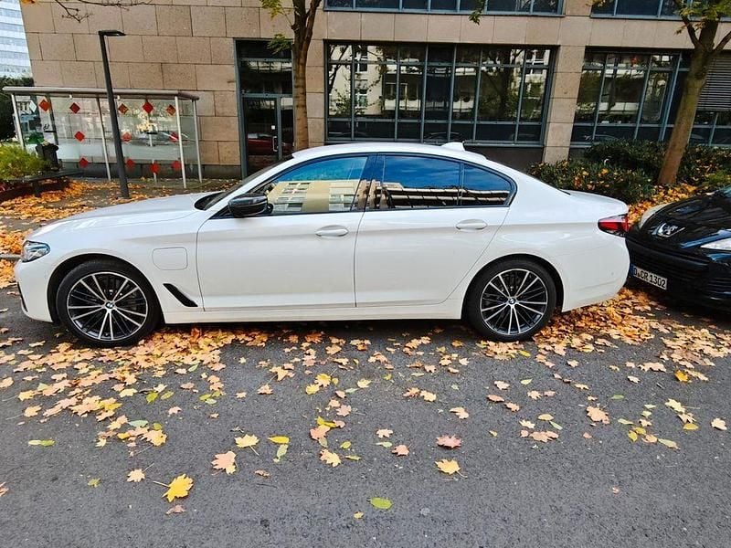 Weiß Gebraucht 2021 BMW 530e Sport Line Limousine | 24.000 € (Superpreis) - Bild 1/2