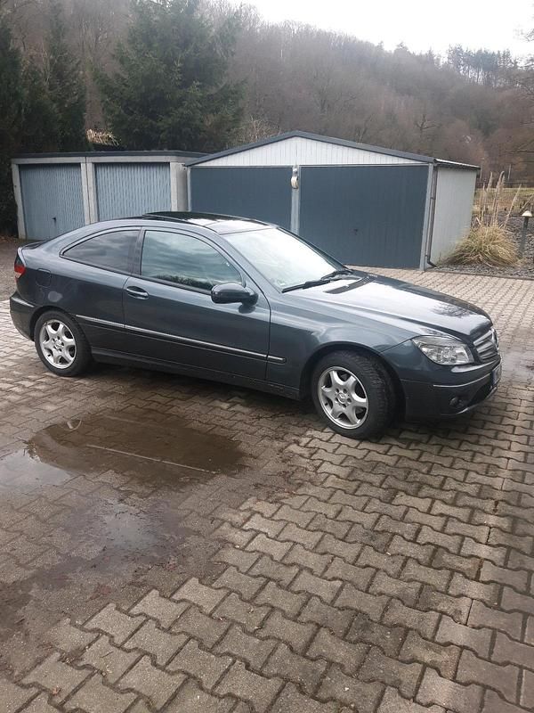 Grau Gebraucht 2010 Mercedes CLC180 Kleinwagen | 4.450 € (Fairer Preis) - Bild 1/4