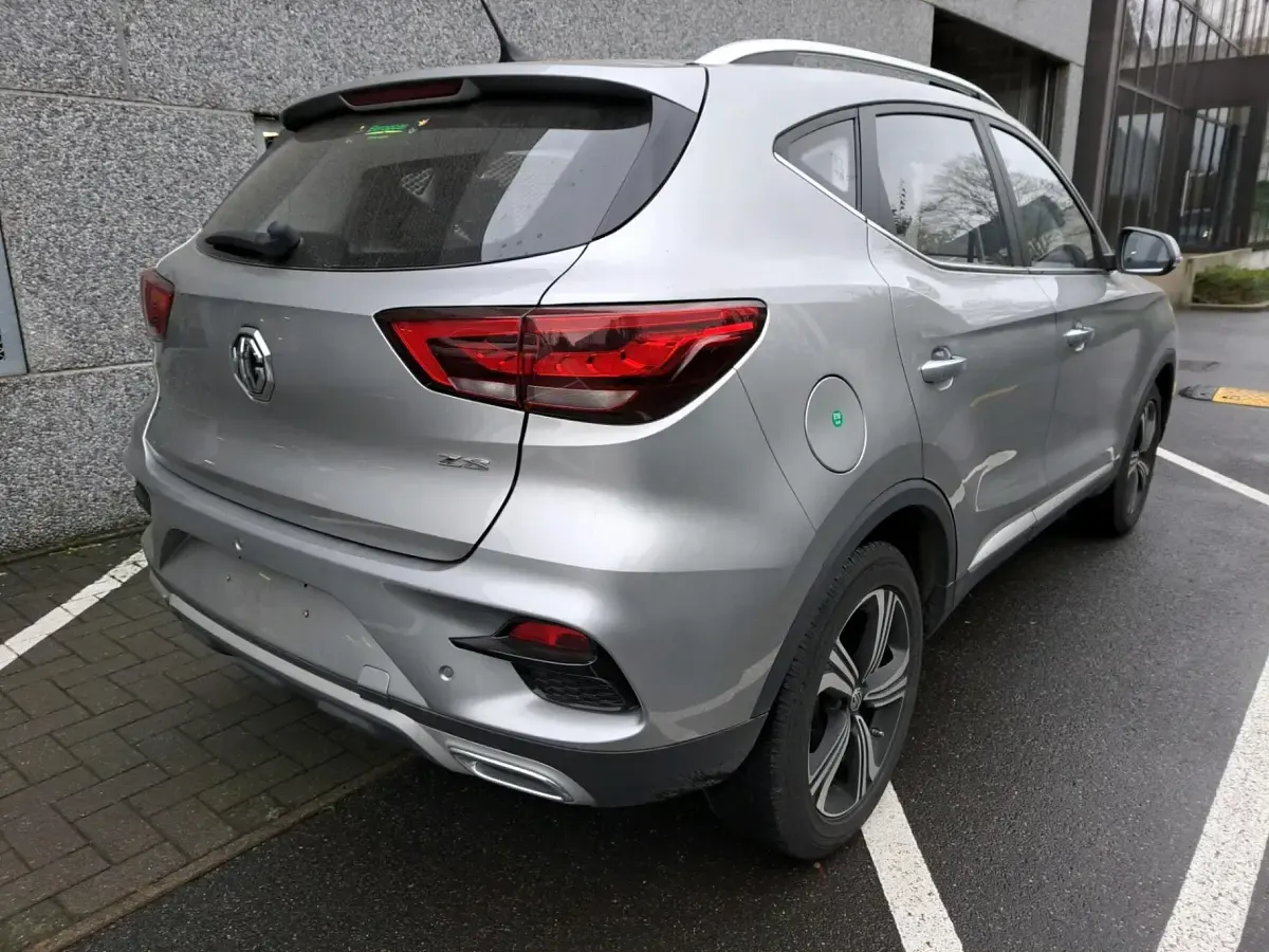 Gebraucht MG ZS Comfort 106 PS (77 kW) 2023 Cosmic silver SUV