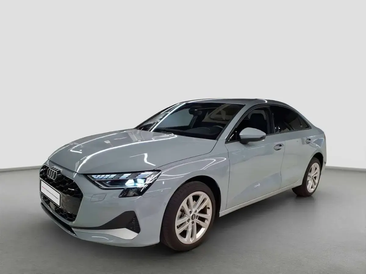 Gebraucht Audi A3 Sport 116 PS (85 kW) 2025 Grau Limousine