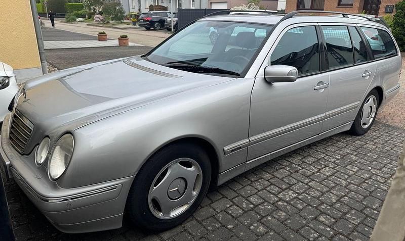Gebraucht Mercedes E240 Avantgarde 170 PS (125 kW) 2001 Silber Kombi