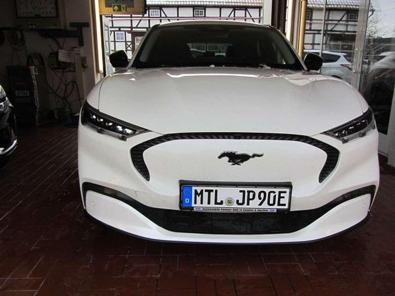 Gebraucht Ford Mustang Mach-E 197 kW (269 PS) 2023 Starweiß metallic SUV