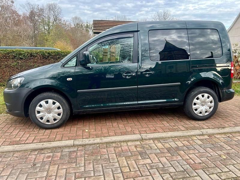 Grün Gebraucht 2011 VW Caddy Highline Van / Kleinbus | 8.750 € (Teuer) - Bild 1/4