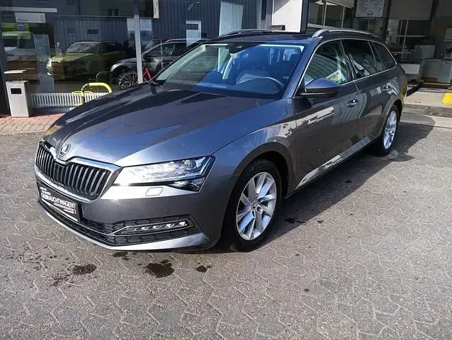 Gebraucht Skoda Superb Premium Edition 200 PS (147 kW) 2022 Grau Kombi