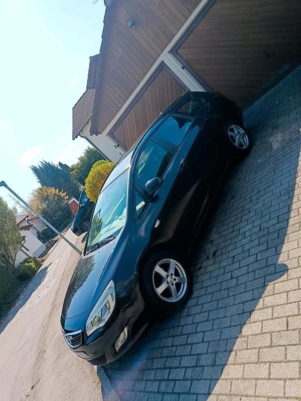 Second-hand Opel Astra 100 CP (73 kW) 2012 Negru Break