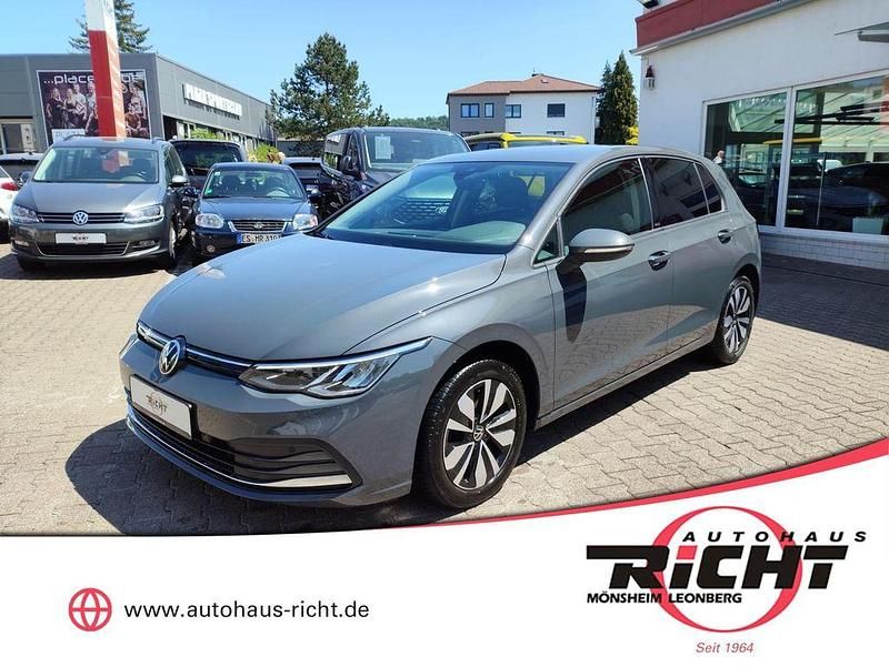 Mondsteingrau Gebraucht 2023 VW Golf VIII Move Limousine | 20.940 € (Superpreis) - Bild 1/4