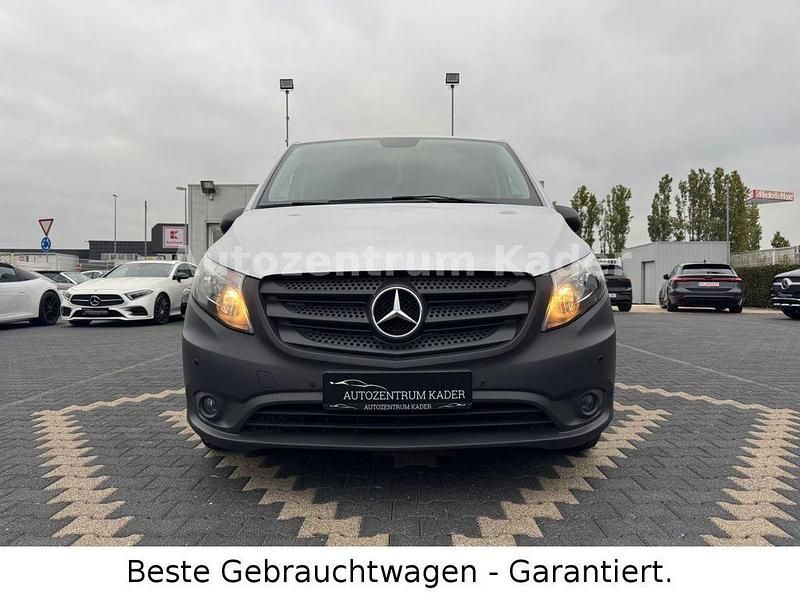 Brillantsilber Gebraucht 2020 Mercedes Vito Van / Kleinbus | 21.900 € (Superpreis) - Bild 1/4