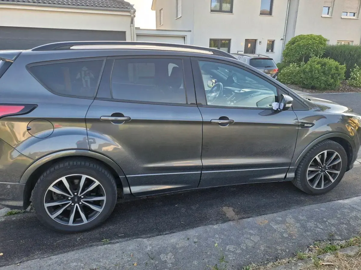 Gebraucht Ford Kuga ST-Line 175 PS (128 kW) 2019 Grau SUV
