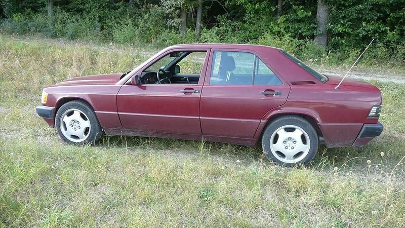 Gebraucht Mercedes 190 110 PS (80 kW) 1991 Rot Limousine