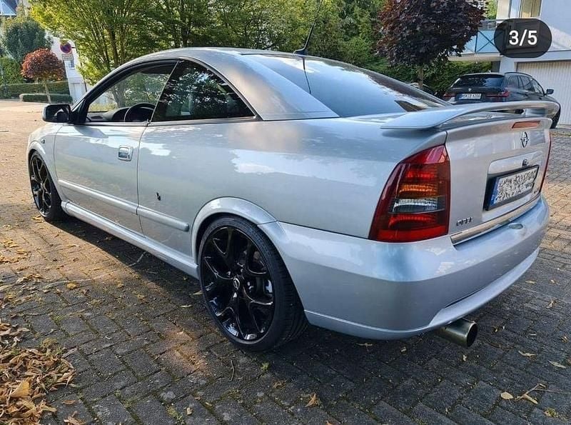 Gebraucht Opel Astra 192 PS (141 kW) 2002 Silber Coupé