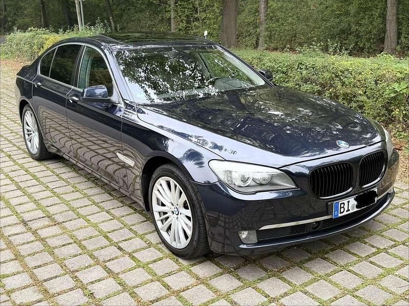 Gebraucht BMW 730 245 PS (180 kW) 2010 Imperialblau brillanteffekt Limousine