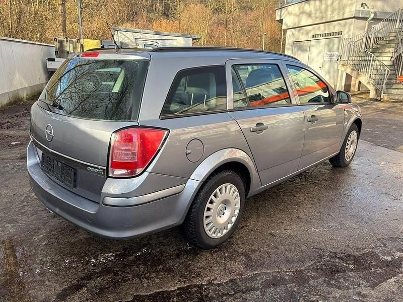 Gebraucht Opel Astra 90 PS (66 kW) 2010 Silber Limousine