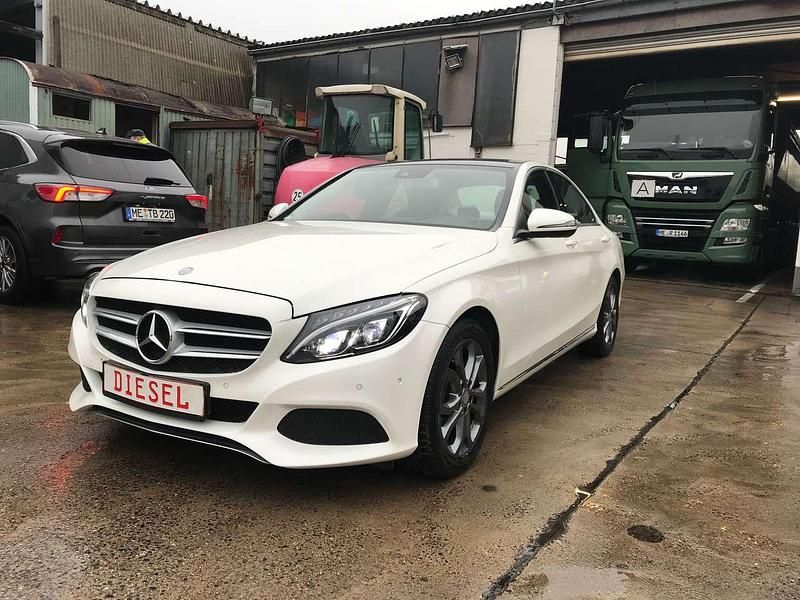 Weiß Gebraucht 2016 Mercedes C220 Limousine | 18.290 € (Fairer Preis) - Bild 1/4