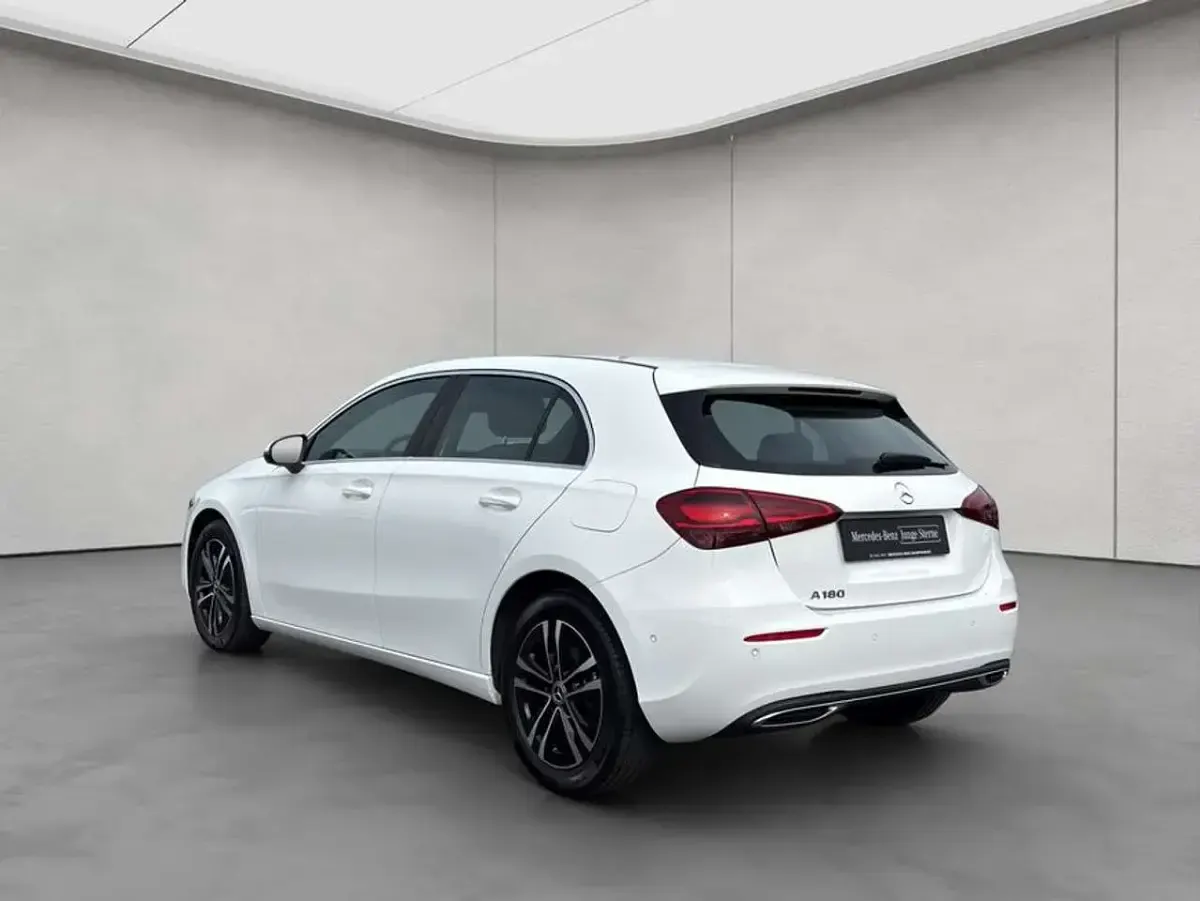 Gebraucht Mercedes A180 Advanced 136 PS (100 kW) 2025 Weiß Limousine