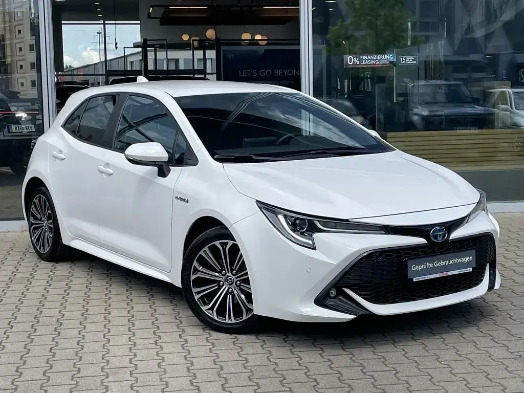Gebraucht Toyota Corolla Club 122 PS (89 kW) 2019 Schneeweiß Limousine
