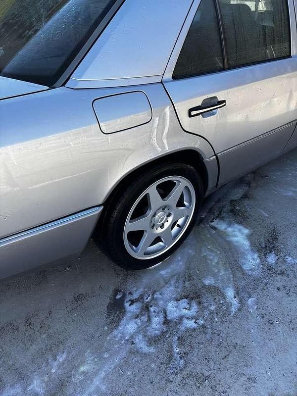 Gebraucht Mercedes E260 160 PS (117 kW) 1991 Limousine