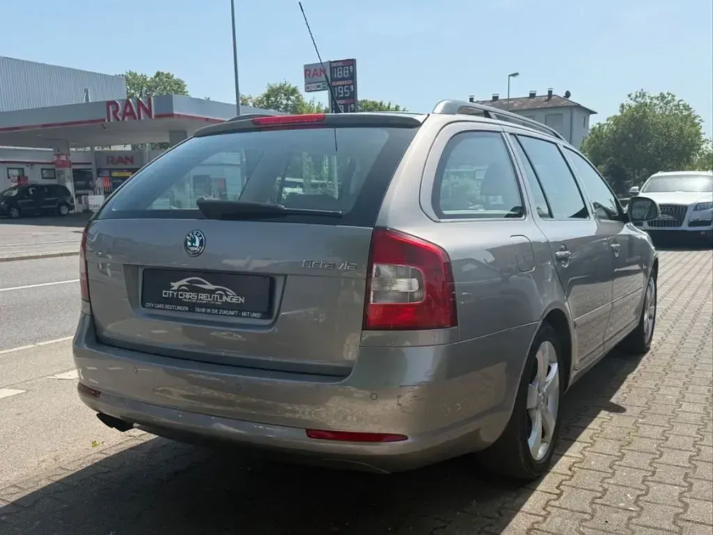 Gebraucht Skoda Octavia Elegance 160 PS (117 kW) 2010 Beige Limousine