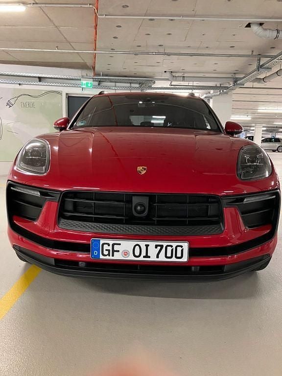 Rot Gebraucht 2022 Porsche Macan SUV | 67.400 € (Fairer Preis) - Bild 1/4