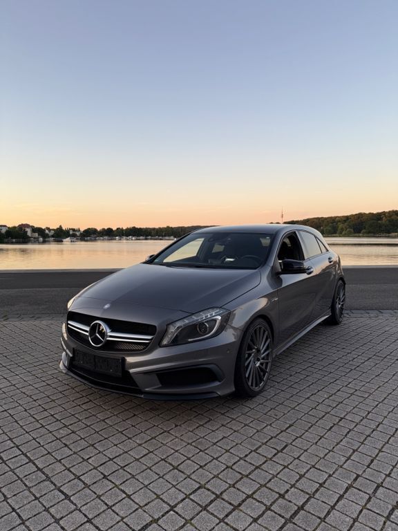 Grau Gebraucht 2013 Mercedes A45 AMG AMG Limousine | 23.900 € (Fairer Preis) - Bild 1/4