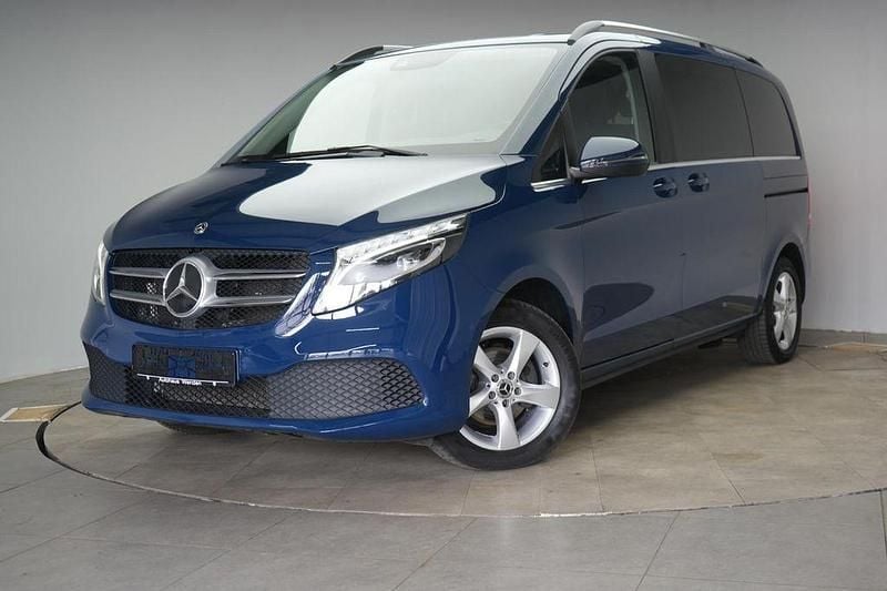 Gebraucht Mercedes V220 Avantgarde 163 PS (119 kW) 2022 Blau Van / Kleinbus